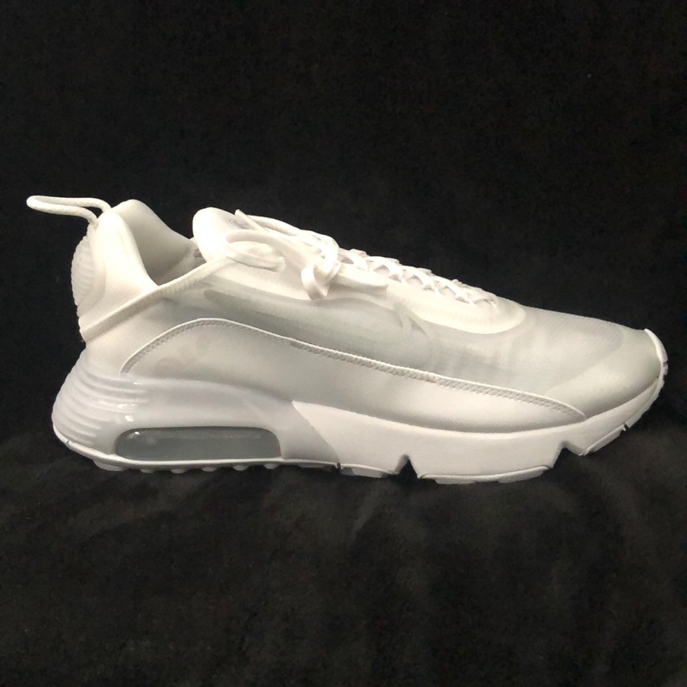 **SOLD**  Triple white Nike Air Max 2090